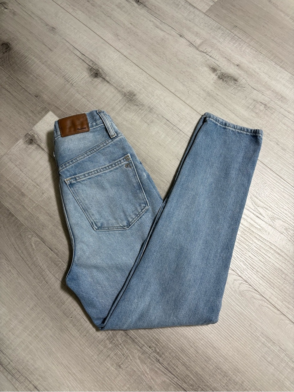Madewell The Mom Jean High Rise Distressed Light Wash Straight Leg Sz 23